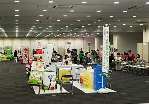 さまざまな企業ブース
